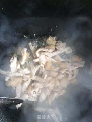 蒜苗炒肉的做法步骤：3