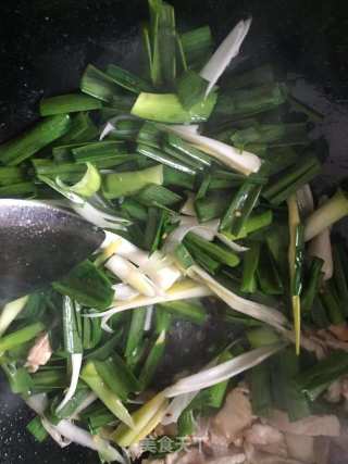 蒜苗炒肉的做法步骤：4