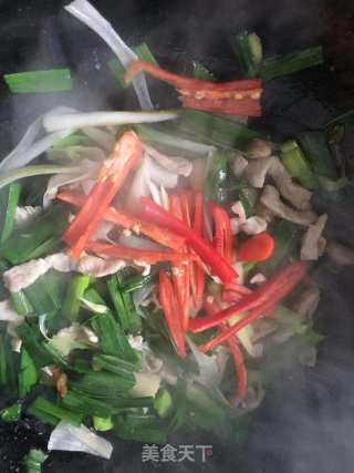 蒜苗炒肉的做法步骤：5