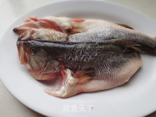 蒸鲈鱼的做法步骤：3