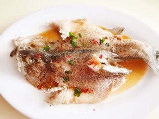 蒸鲈鱼的做法步骤：5