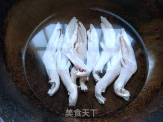 酱香焖鸭掌的做法步骤：3
