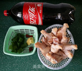 可乐鸡翅根的做法步骤：1