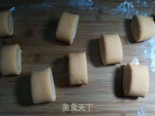 胡萝卜双色花卷的做法步骤：7