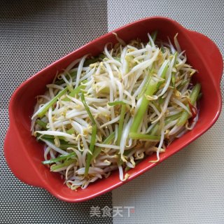 西芹炒笨豆芽的做法步骤：9