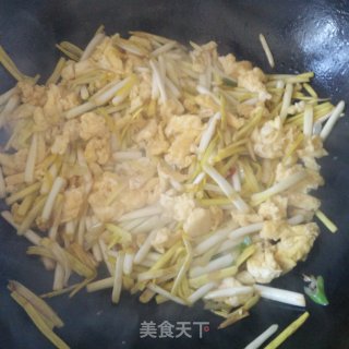 蒜苗炒鸡蛋的做法步骤：8