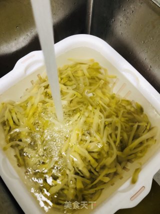 榨菜丝炒肉的做法步骤：2