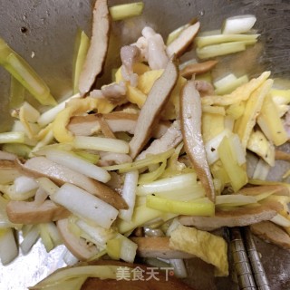 金丝春卷的做法步骤：4