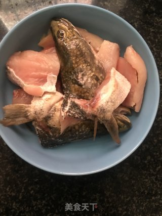 红枣枸杞生鱼汤的做法步骤：1