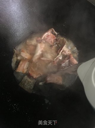 红枣枸杞生鱼汤的做法步骤：3