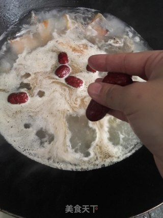 红枣枸杞生鱼汤的做法步骤：4