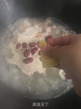 红枣枸杞生鱼汤的做法步骤：5