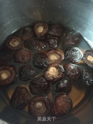 肉末双菇豆腐煲的做法步骤：2