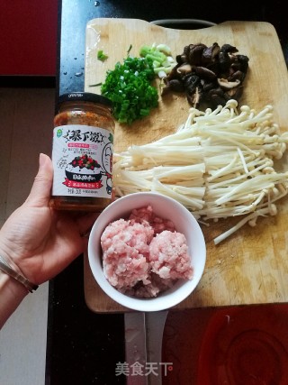 肉末双菇豆腐煲的做法步骤：3