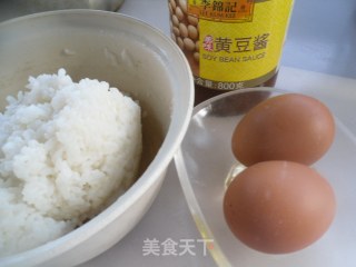 鸡蛋酱炒饭的做法步骤：1