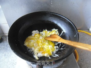 鸡蛋酱炒饭的做法步骤：3