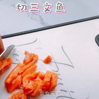 好吃不上火的三文鱼鸡蛋蒸糕的做法步骤：3