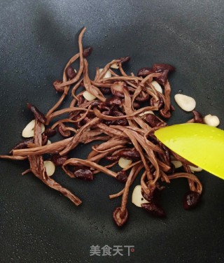 茶树菇炒牛柳的做法步骤：4