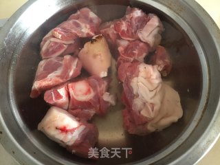 淮山胡萝卜羊肉汤的做法步骤：3