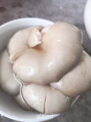 花式精致简餐：黄骨鱼鲜汤的做法步骤：2