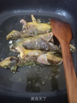 花式精致简餐：黄骨鱼鲜汤的做法步骤：4