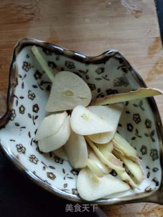 香芹炒干虾仁的做法步骤：5