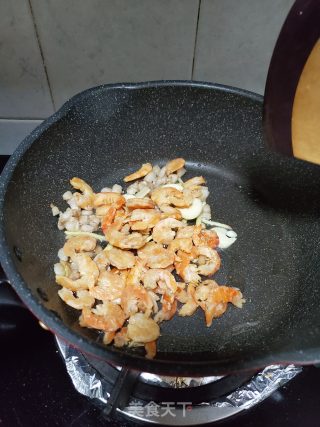 香芹炒干虾仁的做法步骤：8