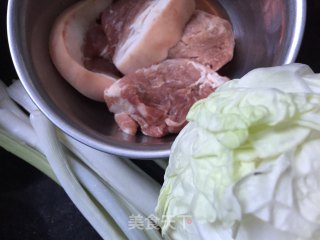 白菜鲜肉包的做法步骤：2