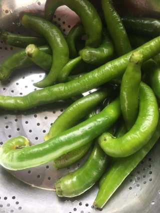 辣椒炒肉的做法步骤：1