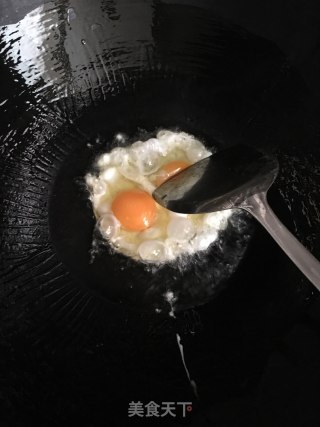 叉烧鸡蛋炒饭的做法步骤：4