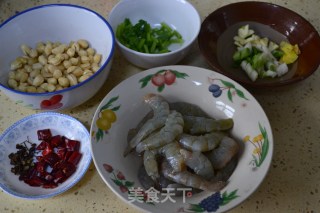宫保虾仁的做法步骤：1