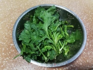 茼蒿豆腐汤的做法步骤：1