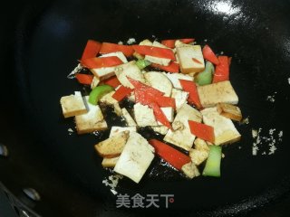 豆干炒菜帮的做法步骤：2