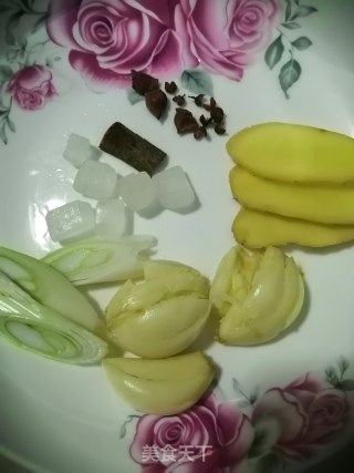 红烧鸡爪的做法步骤：4