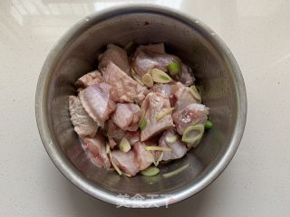 腐乳蒸鸡翅的做法步骤：1