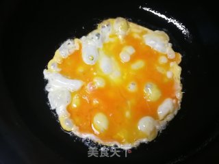 胡萝卜包菜鸡蛋炒河粉的做法步骤：5