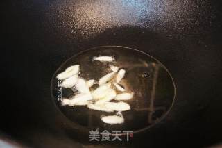 菠萝素炒西兰花的做法步骤：3
