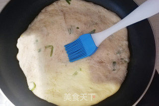 椒盐葱香发面饼的做法步骤：8