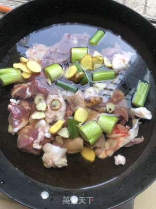 萝卜焖羊肉的做法步骤：1