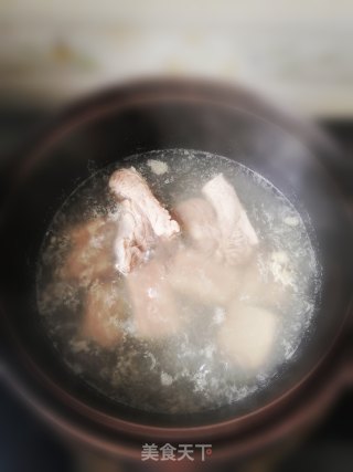 莲藕排骨煲的做法步骤：6