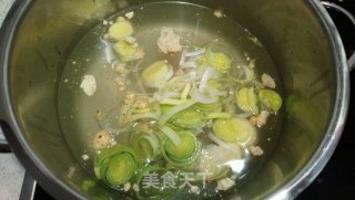 葱香鸡肉浓汤的做法步骤：8