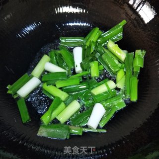 鲜菇炒蒜苗的做法步骤：3