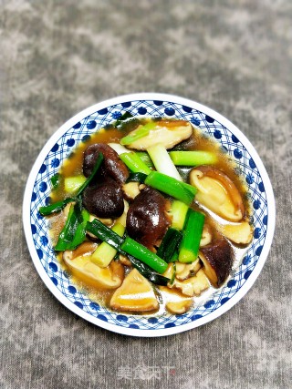 鲜菇炒蒜苗的做法步骤：7
