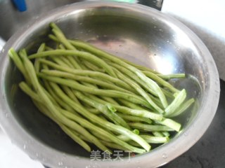 肉末煸炒四季豆的做法步骤：1