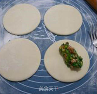 韭菜猪肉馅盒子的做法步骤：11