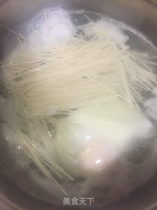 牛肉窝蛋面的做法步骤：8