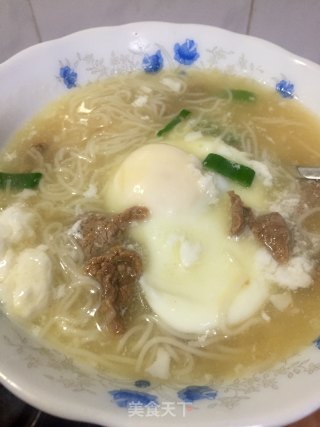 牛肉窝蛋面的做法步骤：10