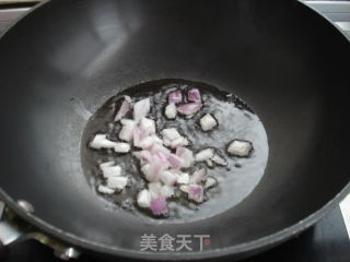 培根萝卜焖饭的做法步骤：1
