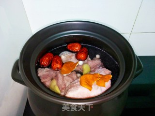 桂圆莲子大骨汤的做法步骤：5