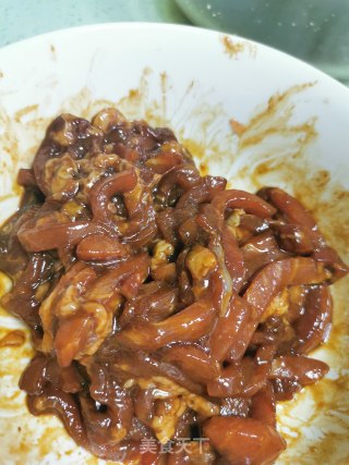 青椒肉丝的做法步骤：1